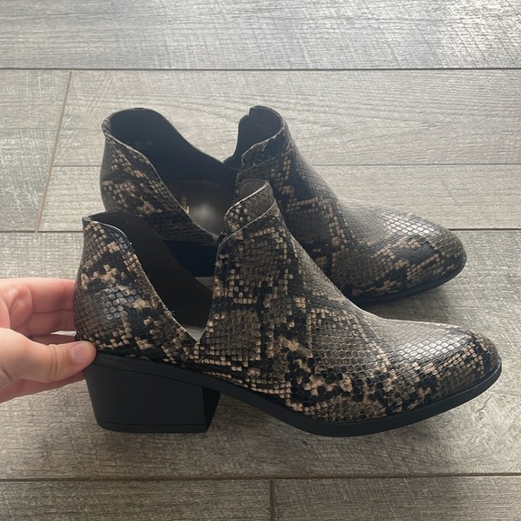 Fergalicious Size 8 Snake Print Ankle Boots Brand New - Picture 5 of 8